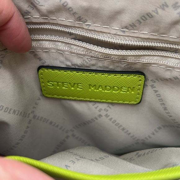 💚💚 Steve Madden lime green crossbody bag nearly excellent condition - Picture 11 of 11